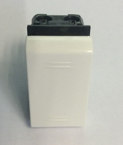 Переключатель однополюсный Viva 1 модуль белый (45012) Переключатель однополюсный Viva 1 модуль белый (45012)